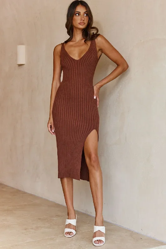 mi-amore-v-neckline-front-split-ribbed-knit-midi-dress-chocolate