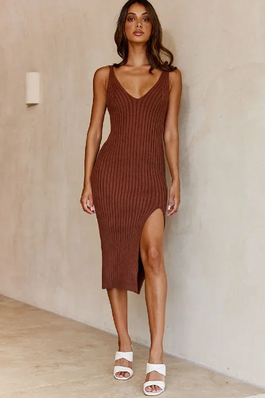 mi-amore-v-neckline-front-split-ribbed-knit-midi-dress-chocolate